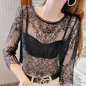 中袖镂空蕾丝衫配裙