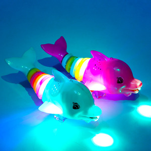 新款牵绳摇摆小海豚灯光音乐电动尾巴摇摆海豚地摊广场夜市热卖