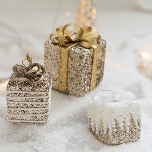 Hromeo 圣诞节装饰圣诞树装饰挂件金色白色礼包装饰圣诞橱窗布置