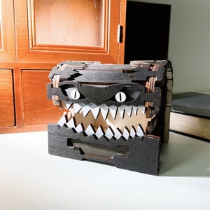 靠近就咬你一口！搞怪小怪物盒子摆件木制工艺品创意办公桌面装饰