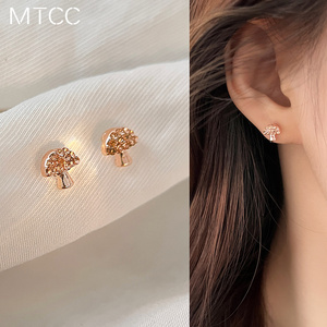 S925银针迷你小蘑菇耳环小巧精致耳钉女生小众设计感可爱耳夹C751