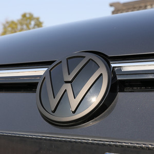 21年迈腾b8装饰立体车贴新款高尔夫8车标贴中网改装贴黑色大众标