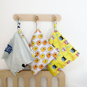 婴儿衣服尿片便携袋子宝宝防水婴儿挂袋尿布袋尿不湿外出收纳包