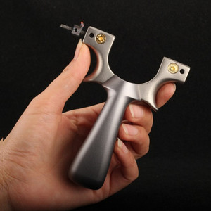 新款惊雷440c扁皮快压免绑弹弓钛合金实木弹弓户外竞技弹工