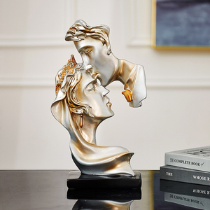 现代轻奢雕塑摆件亲吻人物家居陈设电视柜装饰品办公室桌面小摆设