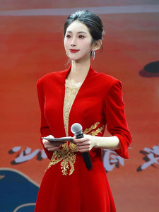 中国风央视春晚年会主持人礼服轻奢端庄大气正式场合红色连衣裙子