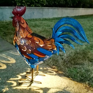 出口园艺塑像仿古彩绘发光发亮铁艺动物装饰带太阳能灯公鸡