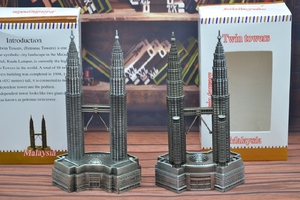 马来西亚吉隆坡双子塔旅游工艺品纪念品锌锡合金浮雕摆件馈赠收藏