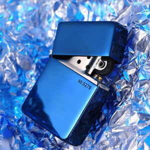 之宝(zippo)煤油打火机 1935.25镀蓝钛侧雕唐草(带编号) 镜面限量