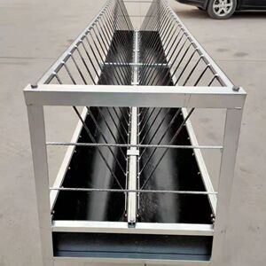 畜牧喂羊双面食槽养羊料槽子输送带槽镀锌板料槽羊羔槽大羊吃不到