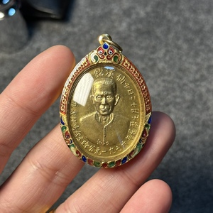 我是fl淘宝泰国佛牌 吴锦溪仙 2519 自身 大纽扣 瓷面 金壳配卡首饰