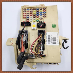 现代领动名图悦动索八索九ix25ix35新途胜车身电源保险盒控制模块