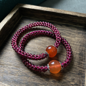 秋家特惠 纯手工编织款 天然酒红石榴石小米珠搭配红玛瑙弹力手链