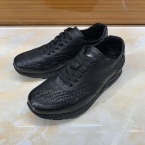 路卡迪龙男鞋春夏新款黑色系带羊皮冲孔透气休闲运动鞋 171202026