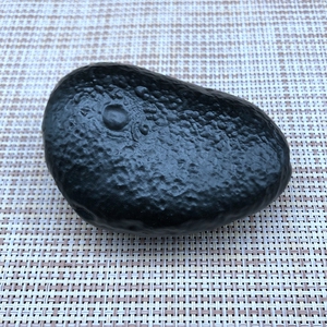 新疆哈密戈壁地表纹路黑泥石天然原石造型小摆件精品手把件22-131