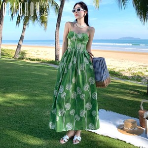 复古吊带连衣裙女夏海边度假沙滩裙绿色大花高腰长裙收腰吊带裙子