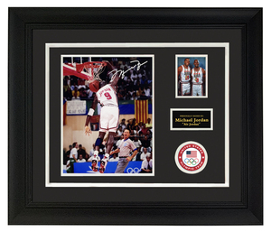 迈克尔乔丹亲笔签名照片 飞人乔丹9号国家队 含证书 装裱收藏