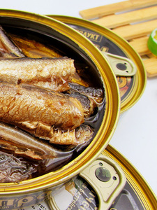俄罗斯进口沙丁鱼罐头橄榄油即食浸熏鱼鲱鱼海鲜即食熟食下饭菜