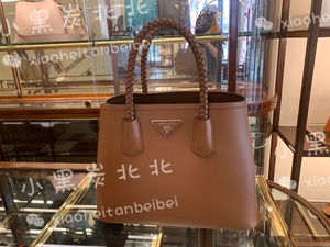 专柜正品 普拉达女包 prada double 中号 通勤 皮革 手提 肩背包