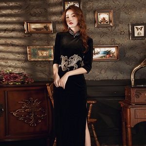 黑色金丝绒旗袍女中长款中袖立领刺绣中国风连衣裙年轻款少女日常