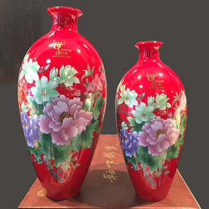 中国红瓷花瓶