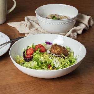 沙拉早餐碗纯白