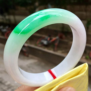 旺典珠宝飘绿正圈手镯缅甸老坑翡翠色料