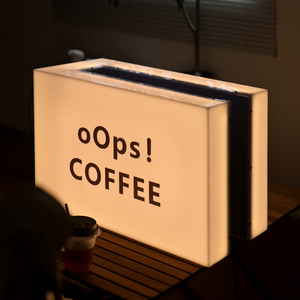 亚克力通体发光灯箱 创意u型设计 让店招更有个性