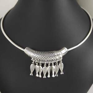 金六福官方圆杆实心银项圈足银大人女款复古足银小鱼吊