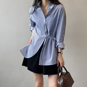 蓝色条纹衬衫中长款