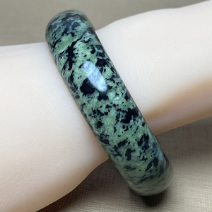 精品药王石手镯天然藏玉高冰蛇纹圆条方镯 轮胎款金花黑包公镯子