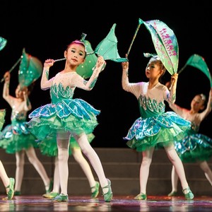 六一儿童茉莉花演出服女童绿色蓬蓬纱裙公主裙春晓小草舞蹈表演服