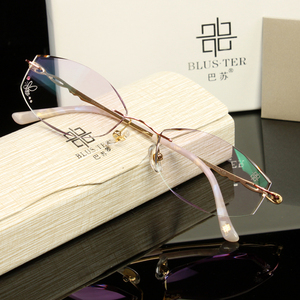 巴苏无框眼镜女