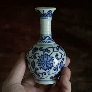 青花瓷仿古小花瓶 缠枝莲花图案迷你花器 袖珍复古茶席摆件花道具