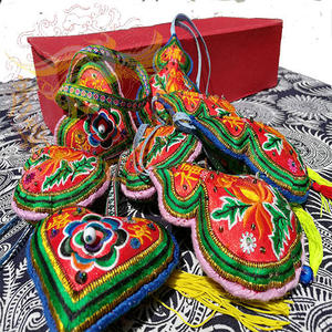 2017新品香包侗族纯手工刺绣福禄平安香囊车载挂件民族饰品