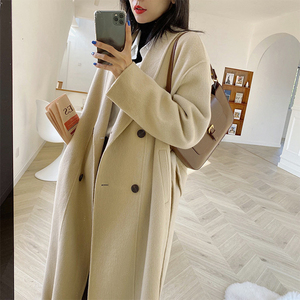 奶茶色呢大衣