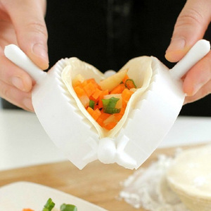超值爆款厨房直径8cm包饺子器塑料模具快速包饺子工具单个装夹子