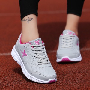 女鞋新款品牌女鞋冬季运动鞋女皮面休闲跑步鞋潮鞋爆款928