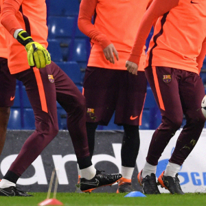 巴塞罗那1617欧冠配色更衣室球员版aeroswift收腿裤训练服 巴萨