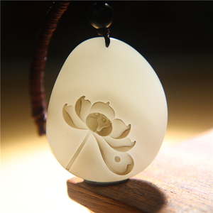 顾红作品荷花偶玉艺术馆天然新疆和田玉籽料莲花吊坠苏工白玉独籽