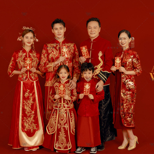 影楼中式复古亲子拍摄影服装一家六口新年合影全家福红色拍照礼服