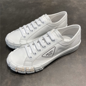 prada/普拉达 20春夏logo字母倒三角印花男士帆布鞋休闲鞋 2eg302