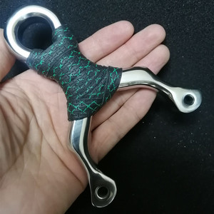 新款西装暴徒弹弓304不锈钢单卡闭口弹弓户外速射估打竞技弹工架