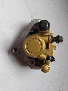 大运摩托车配件 大运太子dy125-7/7k前刹车泵油刹碟刹下泵刹车片