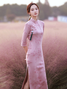 粉色旗袍2024年改良少女年轻款长款高端气质连衣裙中国风鹿皮绒
