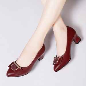 润四月妈妈红皮鞋中跟真皮软底单鞋女春秋新款舒适百搭中年女鞋40