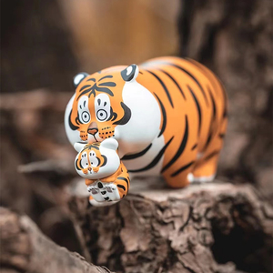 52toys正版我不是胖虎带娃盲盒虎年招财手办不二马大叔小老虎公仔
