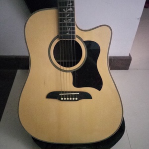 000人付款淘宝lando吉他,刚学吉他的时候买的,放家里碍事