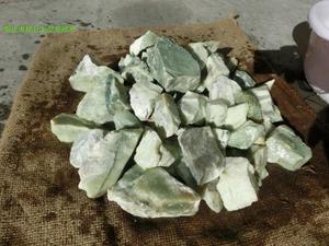 青海昆仑玉天然原石山料玉石原料，碎料一公斤