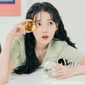 iu同款绿色上衣